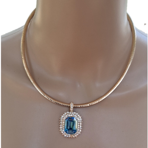 Vintage 80s/90s Roman Jewelry Blue Crystal Gold-Tone Omega Collar Necklace - Picture 1 of 7